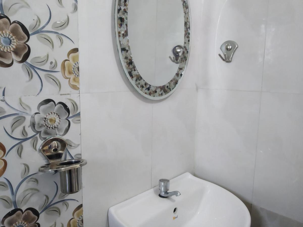 פונה Hotel Vrundavan מראה חיצוני תמונה