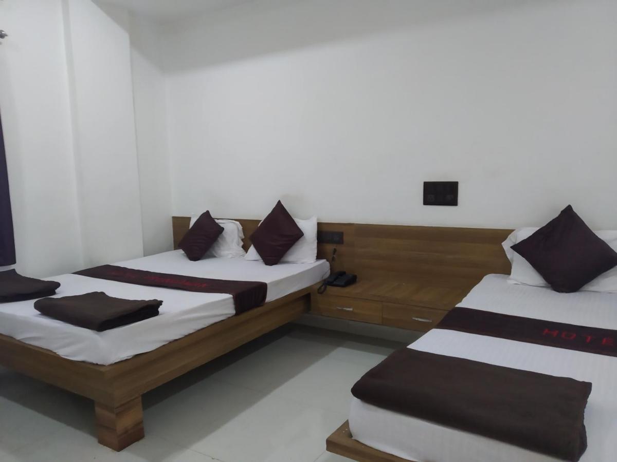 פונה Hotel Vrundavan מראה חיצוני תמונה