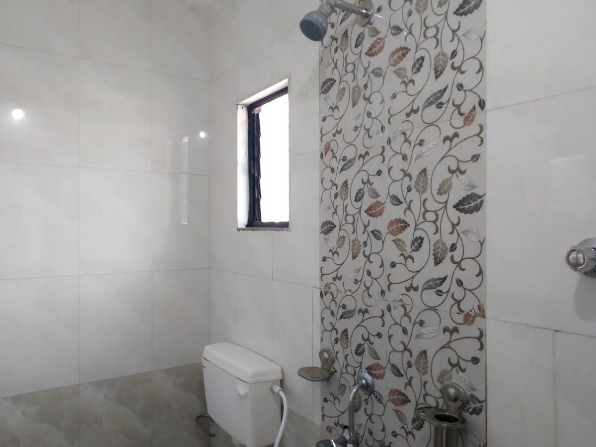 פונה Hotel Vrundavan מראה חיצוני תמונה